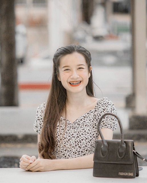 กระเป๋ามินิ-พร้อมส่ง-จะสะพายข้างหรือถือเก๋ๆก็สวย
