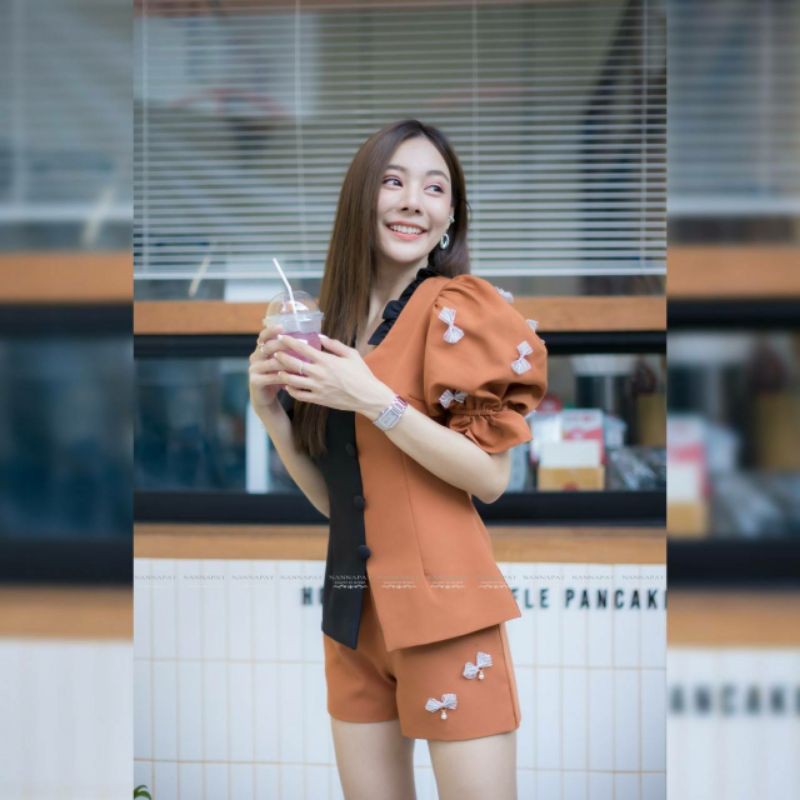 nannapat-set-2-ชิ้นเสื้อกระดุมหน้า-แขนตุ๊กตา-แต่งโบว์เล็กน่ารัก-กางเกง
