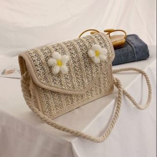 ส่งฟรี!!! กระเป๋าสานดอกไม้ สายยาว มี3สี ขาว เหลือง เขียว น่ารักสไตล์เกาหลี