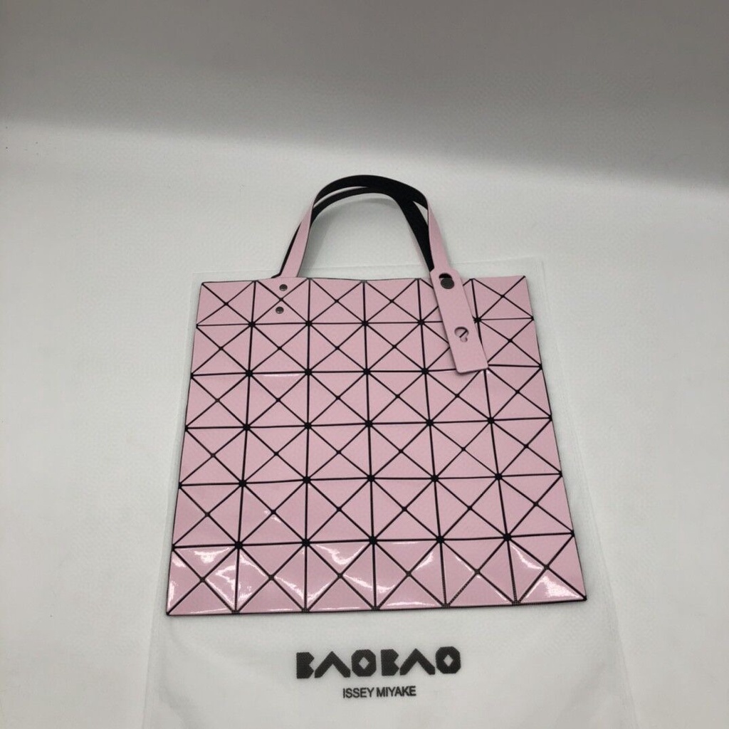 baobao-issey-miyake-6x6-กระเป๋าสะพายไหล่