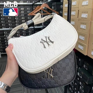 ภาพหน้าปกสินค้าจัดส่งจากกรุงเทพ❥แท้ MLB bag NY handbag PU กระเป๋าสะพายไหล่ Underarm bag กระเป๋า Ny MONOGRAM EMBOSSED HOBO BAG ที่เกี่ยวข้อง