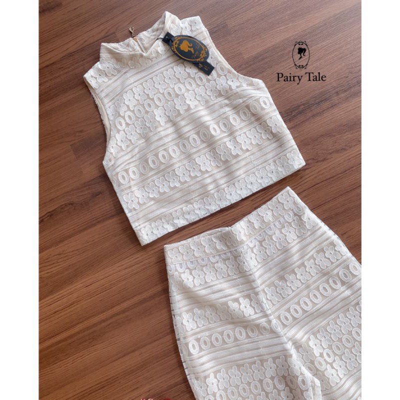 pairy-tale-set-เสื้อแขนกุด-มาพร้อมกางเกงทรงกระบอก-ขา-7-ส่วน-เป็นลายลูกไม้