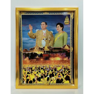 กรอบทองพร้อมภาพมงคลพระราชินีในร.9 รวมราชวงศ์เคารพบูชาภาพเคลือบฟีล์มลามิเนตอย่างดี ขนาดรวมกรอบ17x22 นิ้ว✨✨