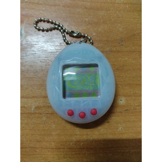 ภาพขนาดย่อของภาพหน้าปกสินค้าทามาก็อตจิ tamagotchi แท้ เทสแล้ว เล่นได้ปกติ จากร้าน thitapat55 บน Shopee