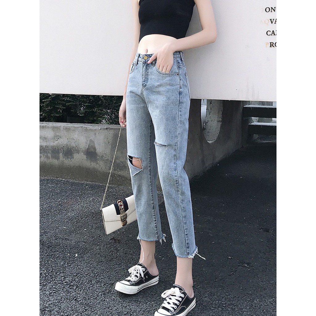 ภาพหน้าปกสินค้าKorean (/ Girls jeans /) ️ กางเกงยีนส์ทรงกระบอกเล็ก ขาไม่กว้าง ไม่สั้น ขาดเข่าเล็กน้อยสวยๆงานสวยกางเกงยีนส์เกาหลี 802 จากร้าน koreanjeans. บน Shopee