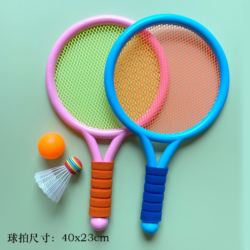 ภาพหน้าปกสินค้าของเล่น EVA ไม้เทนนิสของเล่นไม้เทนนิสของเล่นขนาดเล็กสำหรับเด็ก 1คู่ มีลูกบอนให้ทั้งลูกเทนนิส และ ลูกขนไก่ พร้อมส่ง จากร้าน _happy_house_ บน Shopee