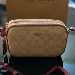 1,890 Free EMS
Brand : Coach crossbody clutch in colorblock signature canvas แท้💯outlet