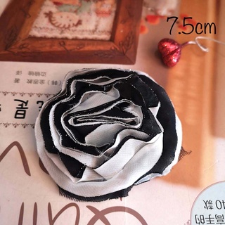 1 ชิ้น ดอกไม้ ตกแต่ง ดอกไม้ผ้า สีเหลือบเทา ติดเพชร ขนาด 7.5cm ใช้สำหรับตกแต่งชิ้นงานให้น่ารักมากขึ้น จำนวน 1