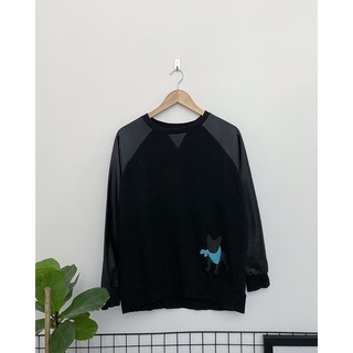 เสื้อสเวตเตอร์มือสองสีดำ