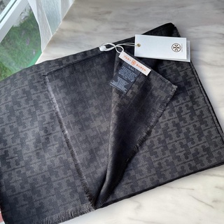 Tory Burch Mosaic Logo Jacquard scarf  Black 56% Silk/ 44% Cotton ผ้าพันคอ Tory แท้ 100000%