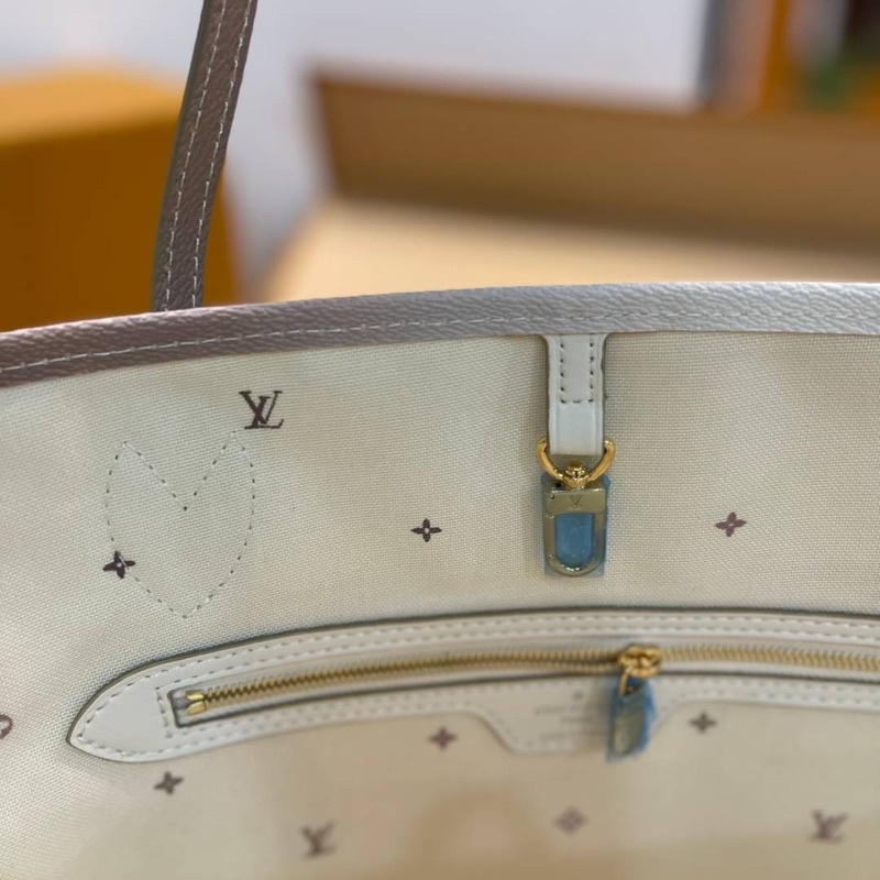 กระเป๋าแบรนด์เนม-louis-vuitton-neverfull-in-pastel-color-สีสวยมาก