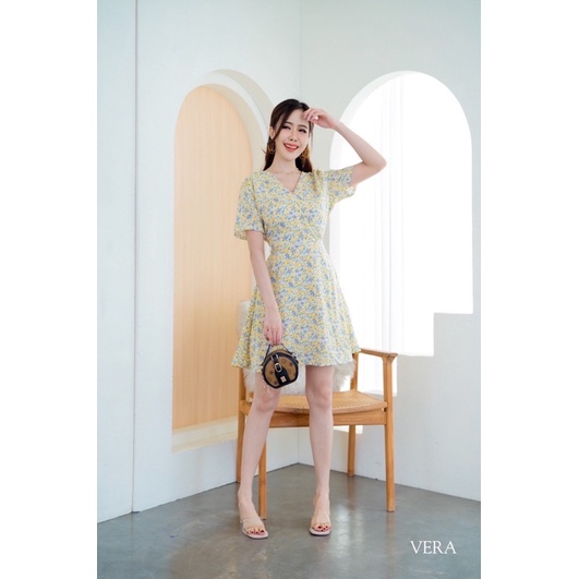 ภาพสินค้าเดรสไขว้สายเล็กลายดอก มีสายผูกเอว งาน ป้าย vera จากร้าน lamoon_apparel บน Shopee ภาพที่ 4