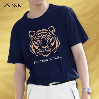 DELON เสื้อยืดตรุษจีน AT53127ปีขาล..ขานรับโชค เสือทอง ใส่เพิ่มสิริมงคล รับอั่งเปา ปีเสือ   เสื้อยืดคอกลม