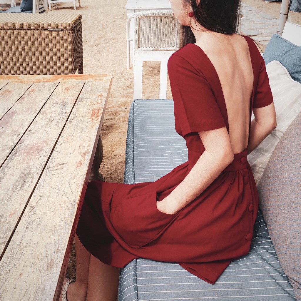 พร้อมส่ง-ชุดเดรสสั้น-เปิดหลัง-สีไวน์แดง-รุ่น-backless-dress-scarlet-wine