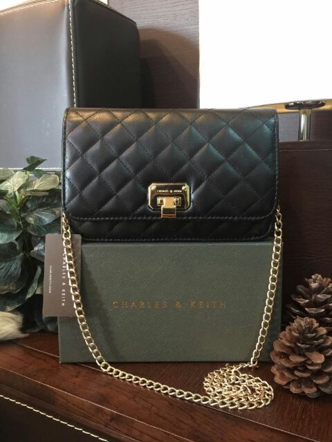 charles-amp-kieth-mini-clutch-bag-ปท้