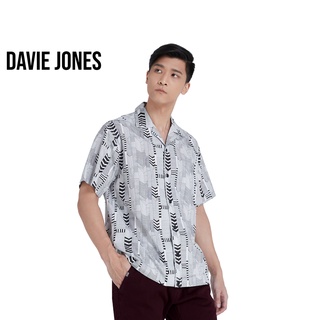 ภาพหน้าปกสินค้าDAVIE JONES เสื้อเชิ้ตโอเวอร์ไซส์ ผู้ชาย แขนสั้น พิมพ์ลาย สีขาว Short Sleeve All-over Print Shirt in white SH0095WH ที่เกี่ยวข้อง