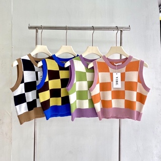 เสื้อแขนกุด ลายตาราง — Checkered knit vest —