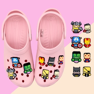 Marvel Jibbitz 8 รุ่น ลวดลายแฟชั่นการ์ตูนซูเปอร์ฮีโร่ Crocs pvc รองเท้าแตะ accessories DIY น่ารัก shoe charms ของขวัญคริสต์มาสสำหรับเด็ก