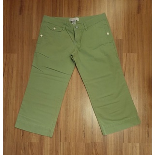 กางเกง cc-oo size 6 สีเขียว ขา3ส่วน ผ้าคอตต้อน ซิปหน้า กป.ซ้ายขวาและด้านหลัง_เอว 29 สะโพก 39 ต้นขา 20 ยาว 29 นิ้ว
