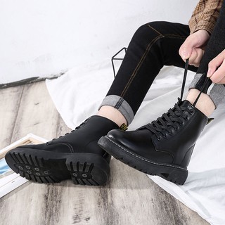 สินค้า 🔥Ready stock！ รองเท้าบูทมาร์ตินชายป่าเกาหลีฤดูหนาวสบาย ๆ สีดำรองเท้าทหารรองเท้าบูทสั้นด้านบนรองเท้าบูทสูงหนังสไตล์อังกฤ
