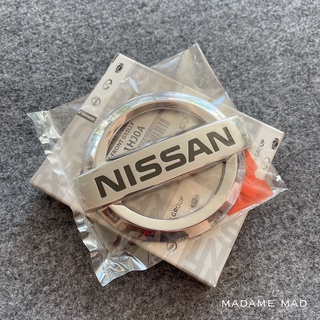 ภาพหน้าปกสินค้าแท้ศูนย์ 💯% โลโก้ กระจังหน้า Nissan March 2010-2014 ขนาด 11.3x9.5cm (UYR-62890-1HJ0A) ซึ่งคุณอาจชอบราคาและรีวิวของสินค้านี้