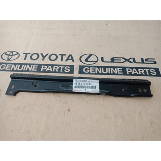 682. 55558-35030 ขาเหล็กยึดฝาเก๊ะtige HILUX ปี 1998-2004 ของแท้ เบิกศูนย์ โตโยต้า Toyota (TTGSHO)