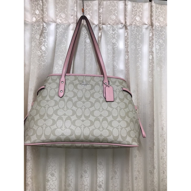 ส่งต่อกระเป๋าcoach แท้สภาพ90%ใบใหญ่ 16” ใช้ไม่กี่ครั้งค่ะราคารวมส่งลทบจ้า