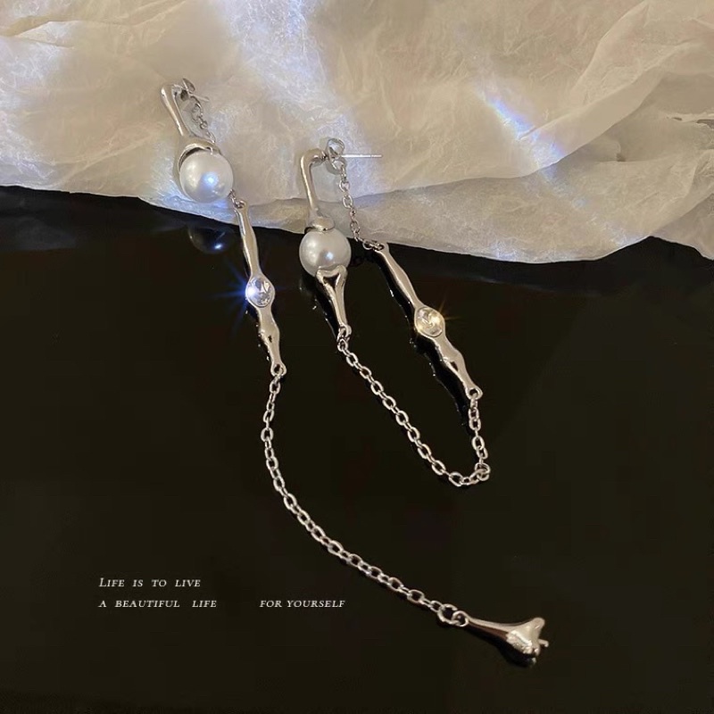 sale-ต่างหูโลหะละลายไข่มุกแต่งอะไหล่คล้องโซ่-sumiyaki-pearl-drop-gothic-earrings-พร้อมส่ง