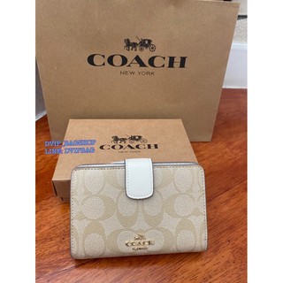 COACH Medium corner zip wallet แท้💯%