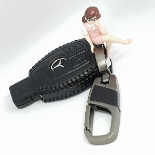 ภาพหน้าปกสินค้าเคสหนังกุญแจ Benz / leather car key cover keychain case for Mercedes benz CLS CLA GL R SLK AMG A B C S class ที่เกี่ยวข้อง