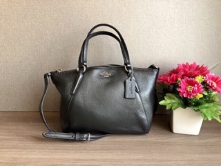 New Coach mini Kelsey pebble leather มี 2 สีค่า  ทรงพัด 10”