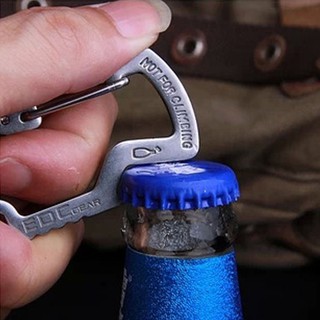 ภาพขนาดย่อของภาพหน้าปกสินค้าEDC D Carabiner รูปแบบการตั้งแคมป์การอยู่รอดการธุดงค์กู้ภัยเกียร์ Mini Keychain Tool จากร้าน oceanmaps.th บน Shopee