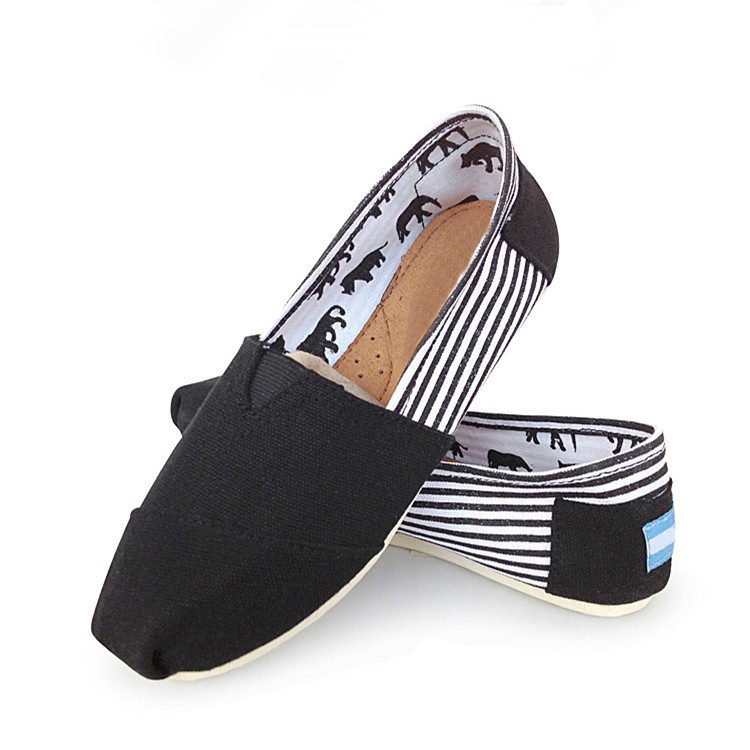 ภาพหน้าปกสินค้ารองเท้าผ้าใบลำลองสำหรับผู้ชายผู้หญิง จากร้าน yrshoes.th บน Shopee