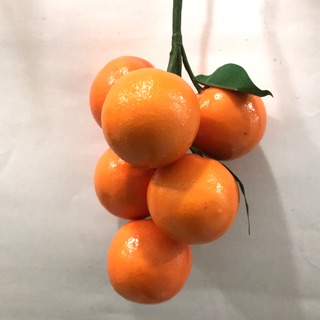 ภาพขนาดย่อของสินค้าOranges ผลไม้ปลอม ส้มเหมือนจริง 1 พวงมี 6 ลูก