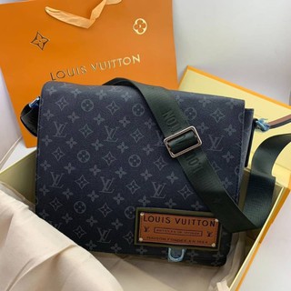 กระเป๋า​สะ​พา​ยข้าง​ Louis​ Vuitton​