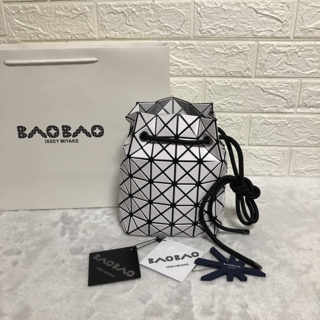 baobao-drawstring-bag-crossbody-bag-shoulder-bag-issey-miyake