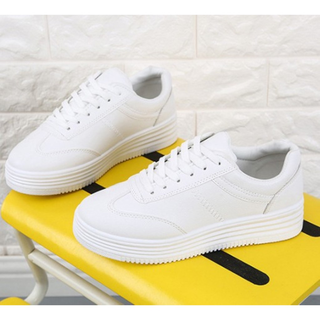 ภาพสินค้า𝑳𝒂𝒆𝒊 𝒃𝒂𝒈&𝒔𝒉𝒐𝒆𝒔 รองเท้าผ้าใบขาวล้วนเสริมส้น หนังนิ่ม ทรงน่ารัก แฟชั่นเกาหลี ใส่ได้ทุกแนว เบอร์ 35-40 จากร้าน laeibagshoes บน Shopee ภาพที่ 1