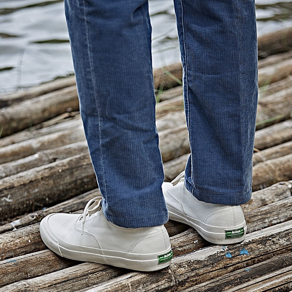 ภาพสินค้ารองเท้าผ้าใบ Atlas รุ่น Logan Canvas Sneakers in White จากร้าน atlasforall บน Shopee ภาพที่ 2