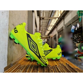 ภาพขนาดย่อของภาพหน้าปกสินค้ารองเท้าสตั๊ดฟุตบอล มีสินค้าพร้อมส่งพร้อมอุปกรณ์มีไซส์39--43 จากร้าน kanha.shoes บน Shopee
