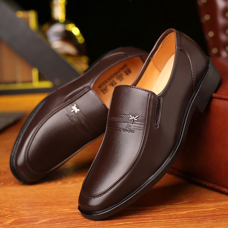 ภาพหน้าปกสินค้ารองเท้าผู้ชาย รองเท้าโลฟเฟอร์หนัง สีดำ และ สีน้ำตาล (ขนาด 38-44)