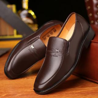 ภาพขนาดย่อของสินค้ารองเท้าผู้ชาย รองเท้าโลฟเฟอร์หนัง สีดำ และ สีน้ำตาล (ขนาด 38-44)
