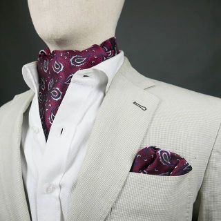 ภาพหน้าปกสินค้าเซ็ทคราวาท+ผ้าเช็ดหน้าสูทแดงเบอร์กันดี- Burgundy Paisley Cravat/Ascot Set ซึ่งคุณอาจชอบราคาและรีวิวของสินค้านี้