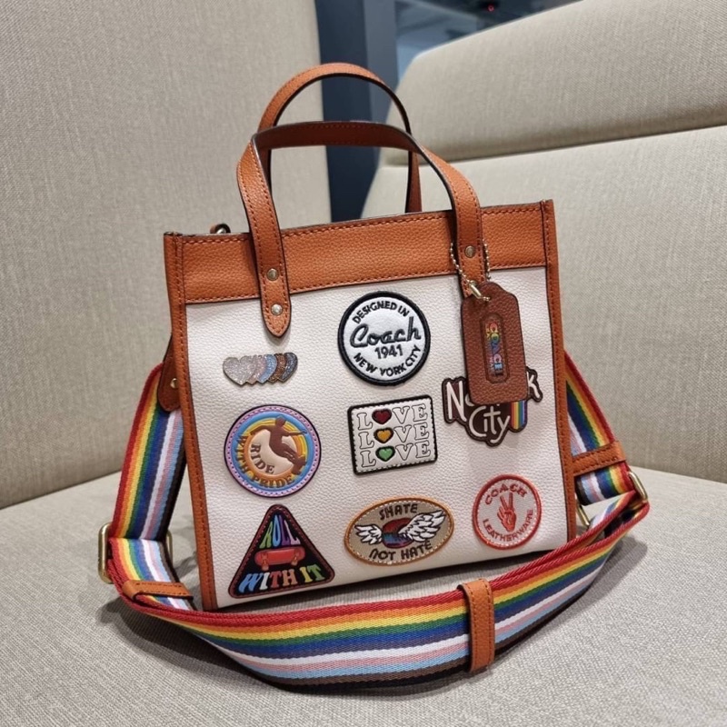 coach-ca138-field-tote-22-with-patches