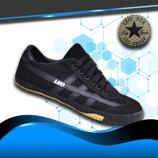 ภาพหน้าปกสินค้า((ใส่code : JANINC30 ลดเพิ่ม30%)) รองเท้า Leo รองเท้าผ้าใบสีดำ  ทรงสวย เท่ รองเท้าฟุตซอล F70  ผูกเชือก ที่เกี่ยวข้อง
