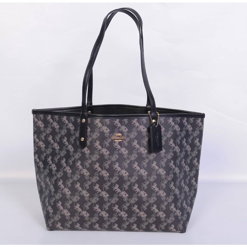 coach-tote-with-horse-and-carriagee-print