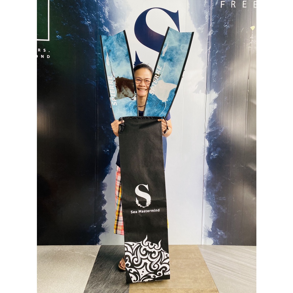 ภาพสินค้าDesign Fin Sleeve 2023 ดีไซน์ใหม่   ถุงผ้าใส่ฟินฟรีไดฟ์ 1คู่ มีทั้งแบบหูรูด และแบบสายสะพาย สะดวกใช้กับฟินได้ทุกแบรนด์ จากร้าน seaconceptstore บน Shopee ภาพที่ 3