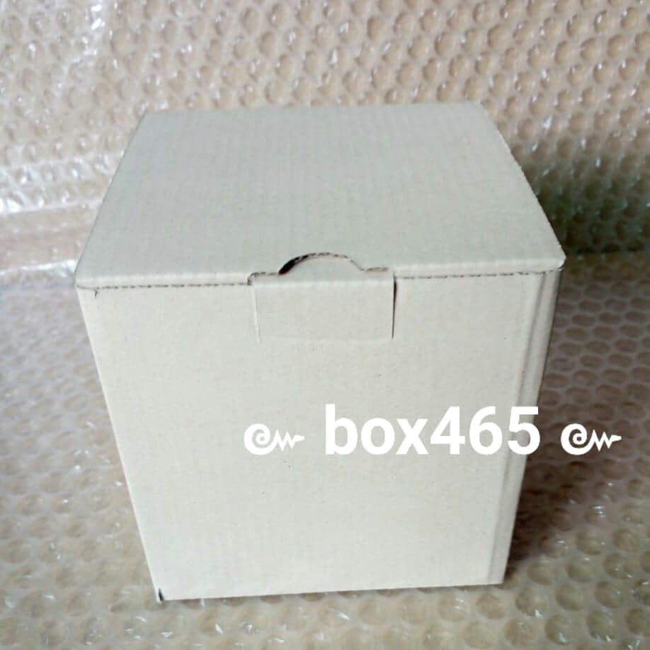 กล่องแก้ว-กล่องคัพเค้ก-แพค-10-ใบ-เจาะหน้าต่าง-1-มุมโชว์สินค้า-ขนาด-10-5-x-10-5-x-10-5-ซม