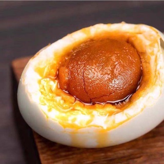 ภาพหน้าปกสินค้าไข่เค็มฮ่องกง ซูนเฮา ไข่เป็ด 60g 咸鸭蛋流油咸鸭蛋即食 ซึ่งคุณอาจชอบสินค้านี้