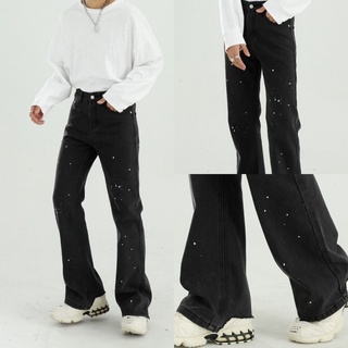 ภาพหน้าปกสินค้าSEOULSHIRTS PREMIUM 🇰🇷 กางเกงยีนส์สีดำ ขาม้า ลายเพ้นจุดขาว รุ่นนี้เอวสูง ทรงสวยสไตล์เกาหลี P042 ที่เกี่ยวข้อง