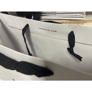 ภาพขนาดย่อของภาพหน้าปกสินค้าถุงกระดาษ แบรนด์ LYN สีขาว จากร้าน nanthapat.ying2019 บน Shopee ภาพที่ 7